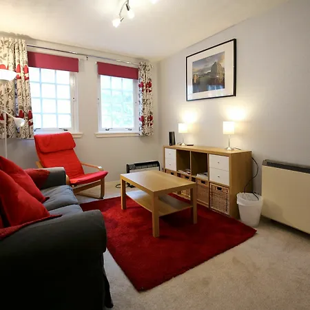 2 Bedroom Meadows Flat Sleeps 4