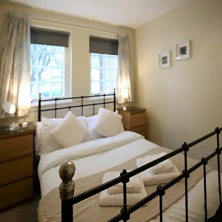 2 Bedroom Meadows Flat Sleeps 4 *