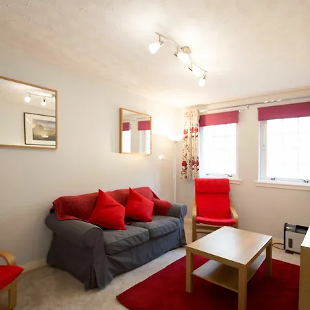 2 Bedroom Meadows Flat Sleeps 4 *