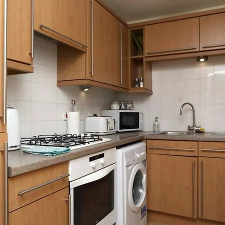 2 Bedroom Off Leith Walk Sleeps 5