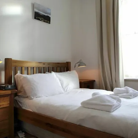 2 Bedroom Flat With Garden * 에든버러