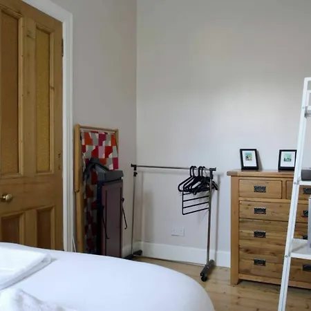 아파트 2 Bedroom Flat With Garden *