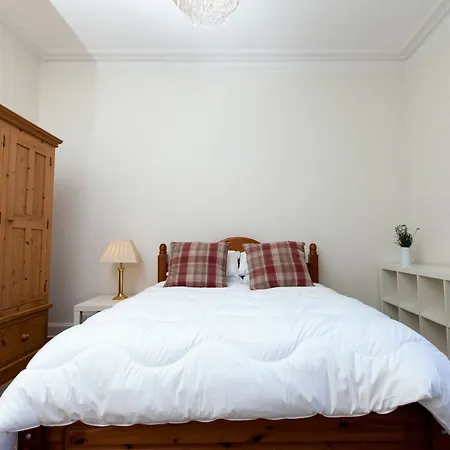 Spacious And Bright Polworth Flat アパート エディンバラ