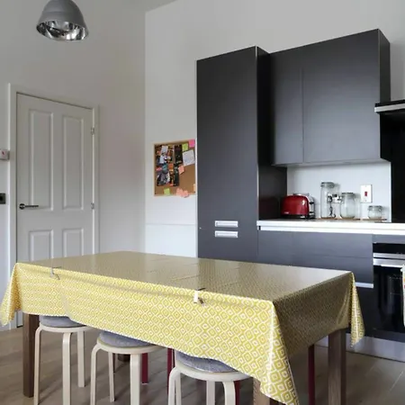 Spacious 2 Bedroom Loft In Converted School! Apartment *