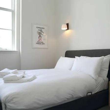 Spacious 2 Bedroom Loft In Converted School! *