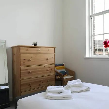 Apartment Spacious 2 Bedroom Loft In Converted School!