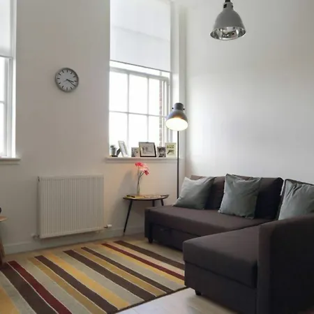 Spacious 2 Bedroom Loft In Converted School! Apartment Edinburgh