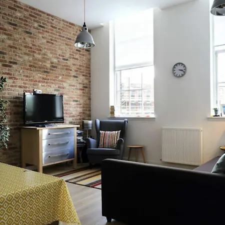 Spacious 2 Bedroom Loft In Converted School! * Edimburgo