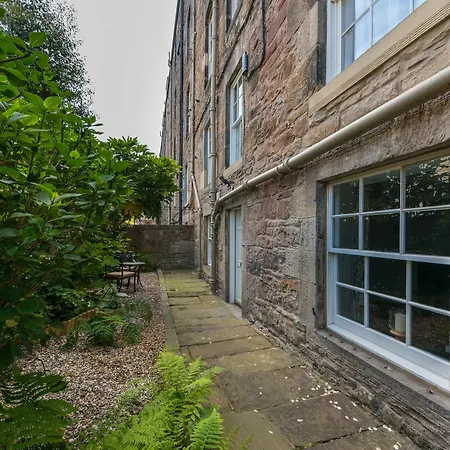Gorgeous Georgian Garden Flat