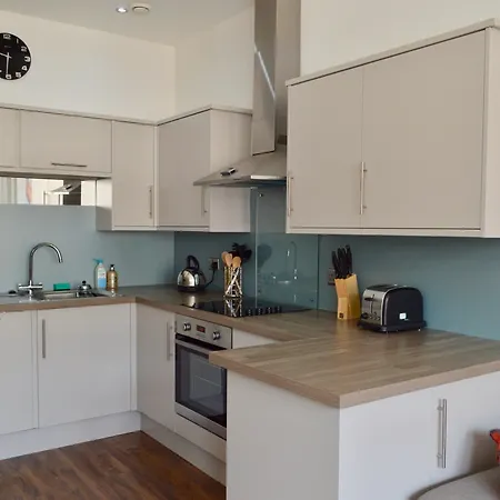 Spacious 3 Bedroom West End Flat Appartement *