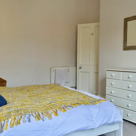 Spacious 3 Bedroom West End Flat Appartement *