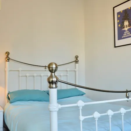 Lovely One Bedroom Flat By The Shore Apartment