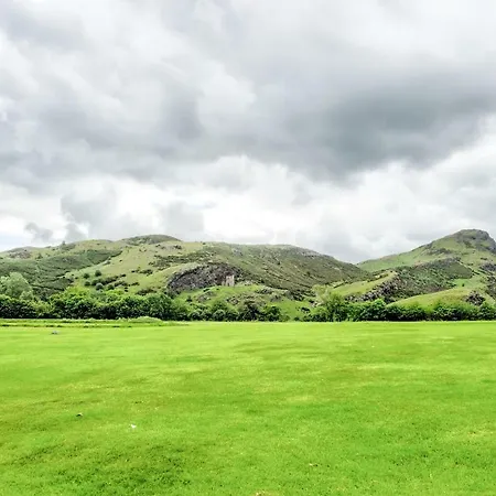 Cosy Holyrood Park By Guestready