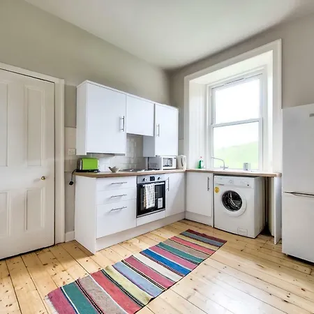 Cosy Holyrood Park By Guestready