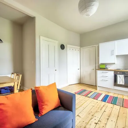 Cosy Holyrood Park By Guestready