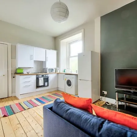 Cosy Holyrood Park By Guestready