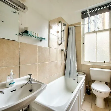 2br Homely Flat By Guestready *