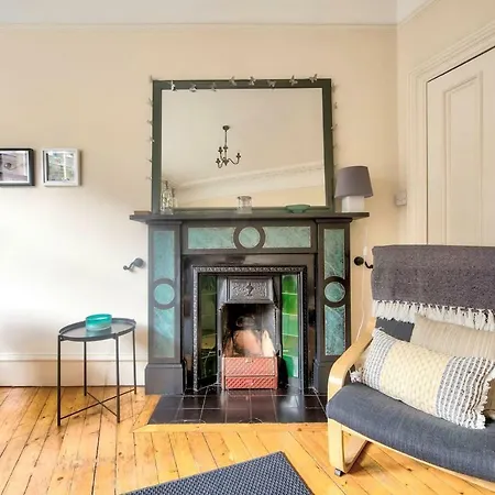 2br Homely Flat By Guestready