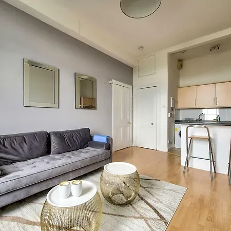 1br Flat In By Guestready *