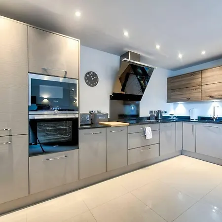 Modern 3br Flat In By Guestready * Edinburgh