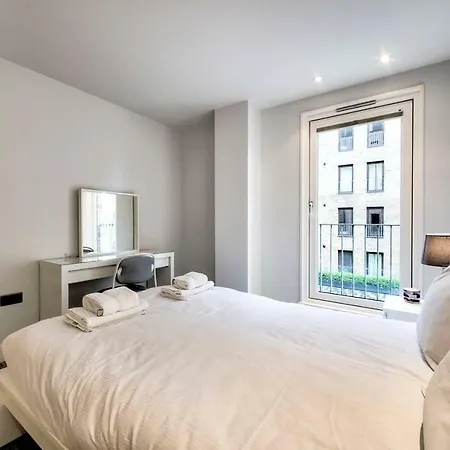 Modern 3br Flat In By Guestready Appartement *
