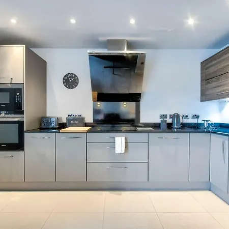 Modern 3br Flat In By Guestready Edinburgh