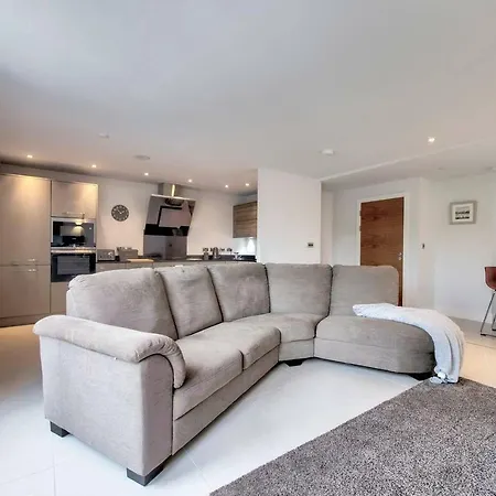 Modern 3br Flat In By Guestready Appartement *