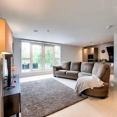 Modern 3br Flat In By Guestready Edinburgh