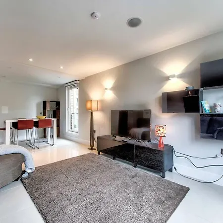 Modern 3br Flat In By Guestready