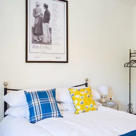 Διαμέρισμα Bright 2 Bedroom In Old Town Centre Εδιμβούργο