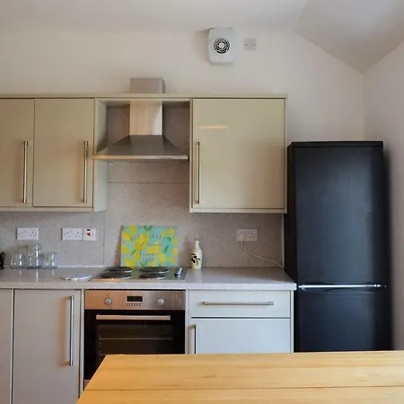 Bright 2 Bedroom In Old Town Centre *