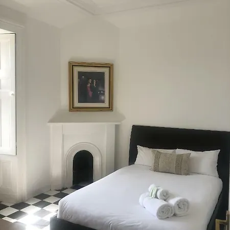 Elegant 2bed Apt 10 Mins From Haymarket Station