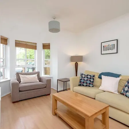 Great Location! Heart Of New Town 2-bedrm Apt Edynburg