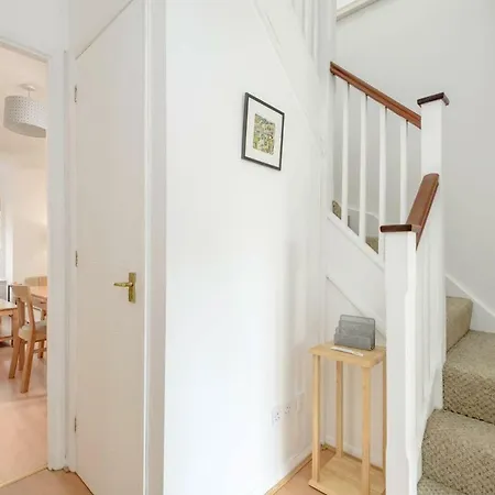 Great Location! Heart Of New Town 2-bedrm Apt