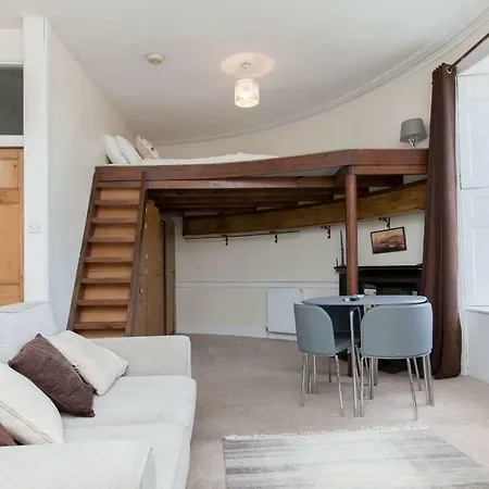 Unique Studio With Roof Terrace Εδιμβούργο
