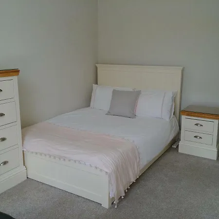 Luxury 2 Bed Apartment, Short Walk To Central Apartment *