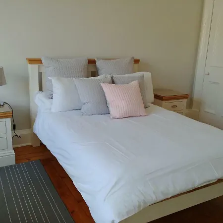 Luxury 2 Bed Apartment, Short Walk To Central Edinburgh