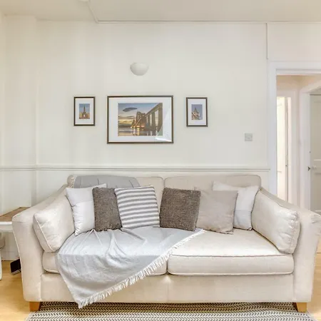 The West Port Castle View Apartment