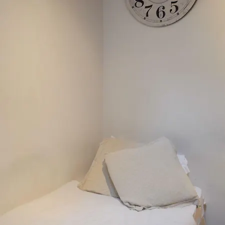 Cosy 2 Bedroom *