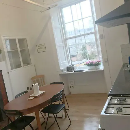 Apartment Bright Beautiful Victorian Flat Central