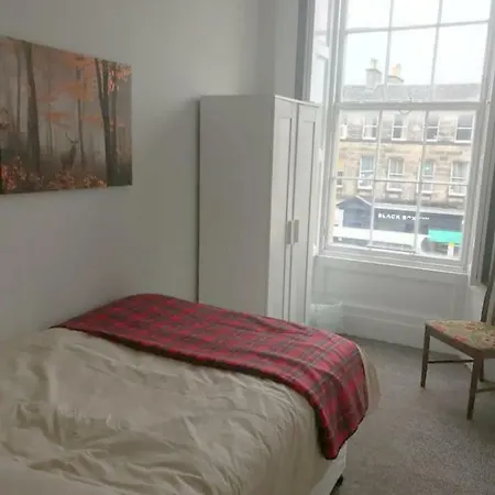 Bright Beautiful Victorian Flat Central