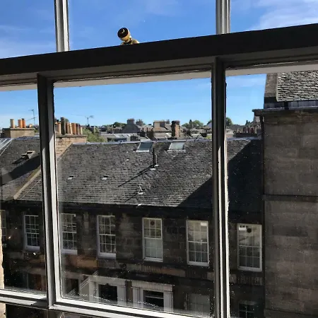 2 Bedroom Flat In The Centre Of Stockbridge Appartement *