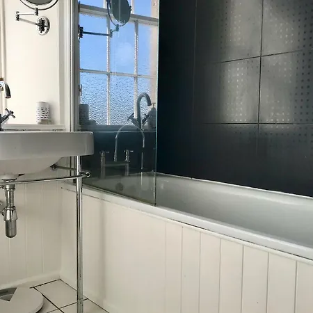 Appartement 2 Bedroom Flat In The Centre Of Stockbridge *