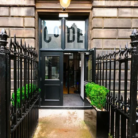 Code Pod - The Court - Hostal Edimburgo