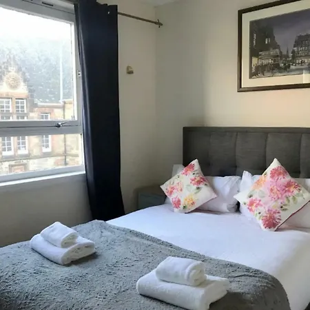 Royal Mile + Balcony * Edinburgh
