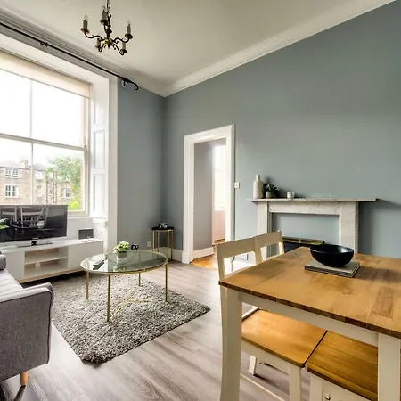 2 Bed West End In Citycentre *