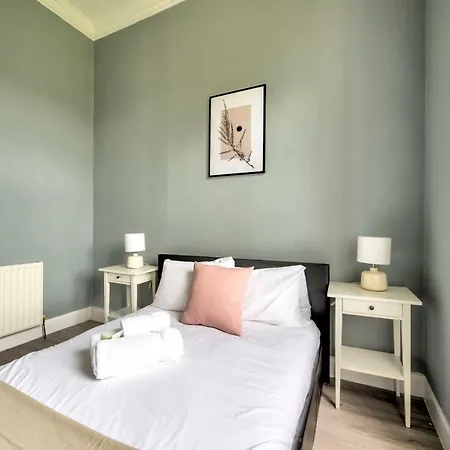 2 Bed West End In Citycentre *