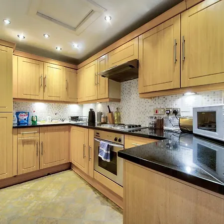 Apartment 2 Bed West End In Citycentre *