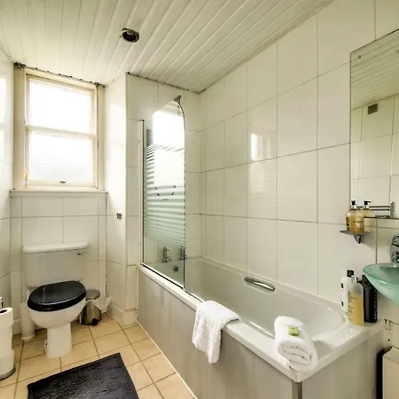 Apartment 2 Bed West End In Citycentre
