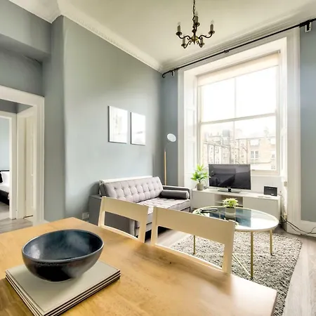 2 Bed West End In Citycentre Apartment Edinburgh